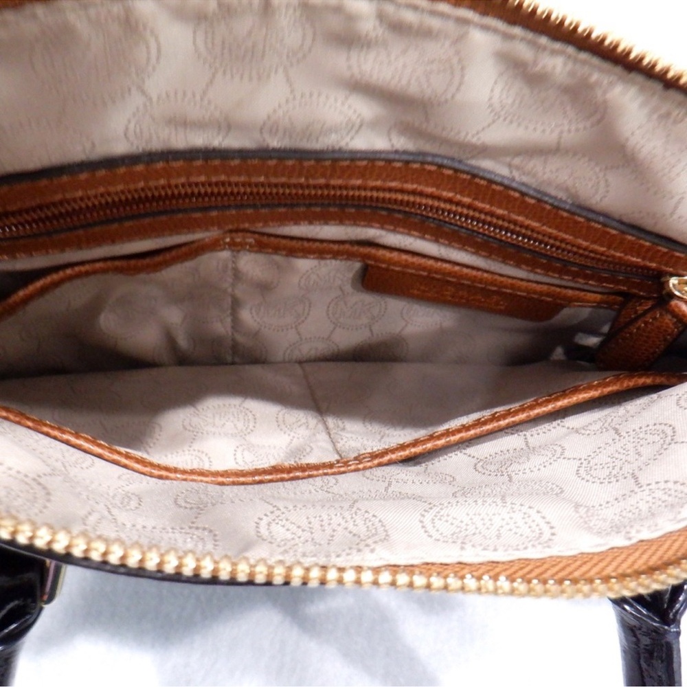 Michael Kors Aubrey Signature Satchel.NWOT - Picture 9 of 10